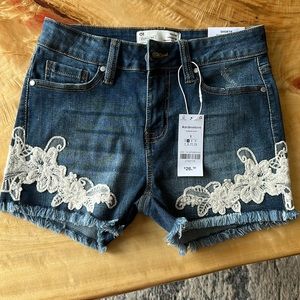Ladies/Junior denim shorts